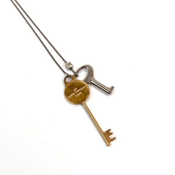 b202605956-louis-vuitton-lv-keys-long-necklace-2 Louis Vuitton (LV) | Keys Long Necklace