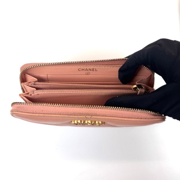 Chanel | Chanel 19 Zippy Medium Wallet