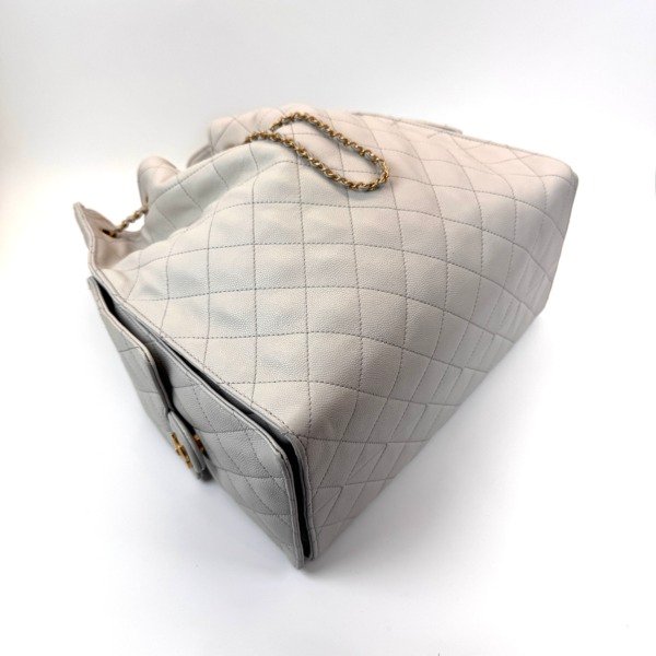 c202601962-chanel-medium-chanel-25-caviar Pre-Owned/ Pre-Loved/ Second-Hand Chanel Medium Chanel 25 Caviar, Bag in Grey, Gold Hardware Color, Medium Size, Front View