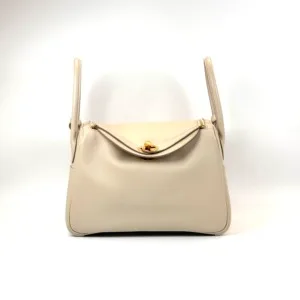 Pre-Owned/ Pre-Loved/ Second-Hand Hermes Lindy 26 Evercolour, Bag in Beton, Gold Hardware Color, 26 Size, Front View