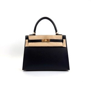 c202606945-hermes-kelly-25-madame-verso-7 Pre-Owned/ Pre-Loved/ Second-Hand Hermes Kelly 25 Madame Verso, Bag in Black, Gold Hardware, Bleu Saphir Color, 25 Size, Front View