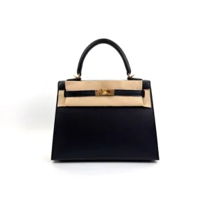 c202606945-hermes-kelly-25-madame-verso-7 Pre-Owned/ Pre-Loved/ Second-Hand Hermes Kelly 25 Madame Verso, Bag in Black, Gold Hardware, Bleu Saphir Color, 25 Size, Front View