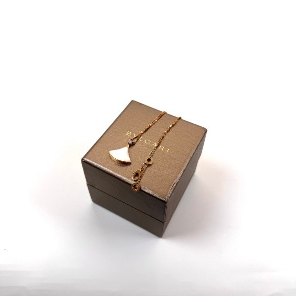 c202610942-bulgari-bvlgari-divas-dream-pendant-necklace-2 Bulgari (Bvlgari) | Diva’s Dream Pendant Necklace