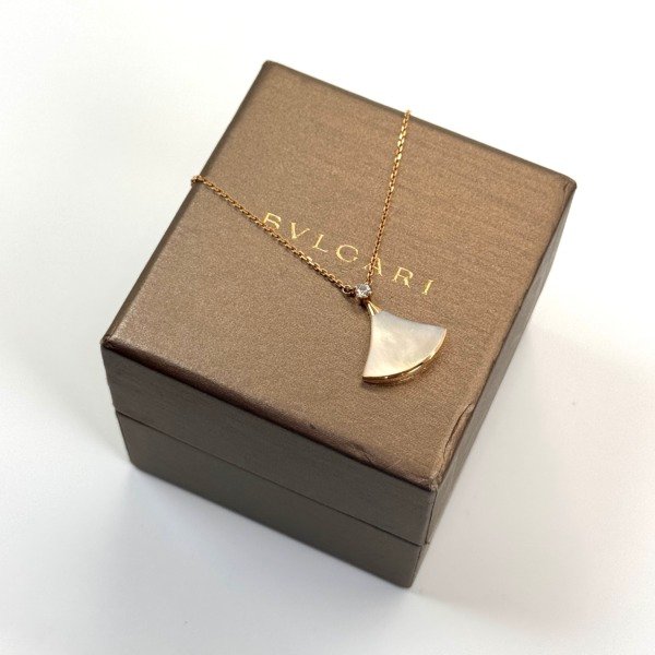 c202610942-bulgari-bvlgari-divas-dream-pendant-necklace Pre-Owned/ Pre-Loved/ Second-Hand Bulgari (Bvlgari) Diva’s Dream Pendant Necklace, Necklace in Mother of Pearl Color, Size, Front View