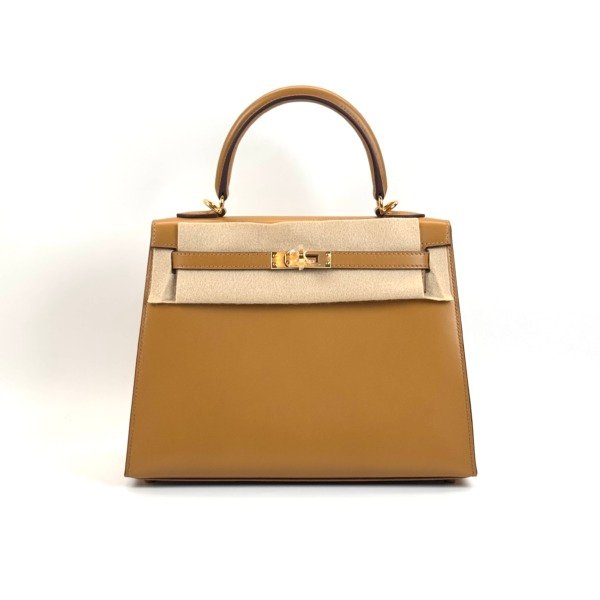 b202606966-hermes-kelly-25-tadelakt Pre-Owned/ Pre-Loved/ Second-Hand Hermes Kelly 25 Tadelakt , Bag in Poussiere (1C) , Gold Hardware Color, 25 Size, Front View