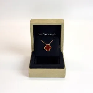 Pre-Owned/ Pre-Loved/ Second-Hand Van Cleef & Arpels (VCA) Alhambra Carnelian Necklace, Necklace in Carnelian, Yellow Gold Color, Vintage Size, Front View