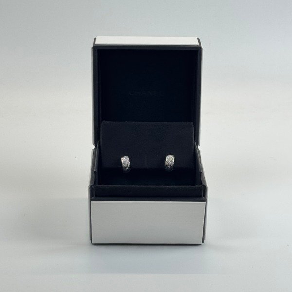 b2026011050-chanel-diamond-coco-crush-earrings Pre-Owned/ Pre-Loved/ Second-Hand Chanel Diamond Coco Crush Earrings, Earring in White Gold Color, Size, Front View