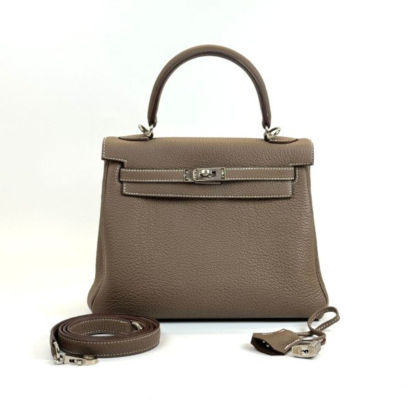b2026061054-hermes-kelly-25-togo Pre-Owned/ Pre-Loved/ Second-Hand Hermes Kelly 25 Togo, Bag in Etoupe, Palladium Hardware Color, 25cm Size, Front View