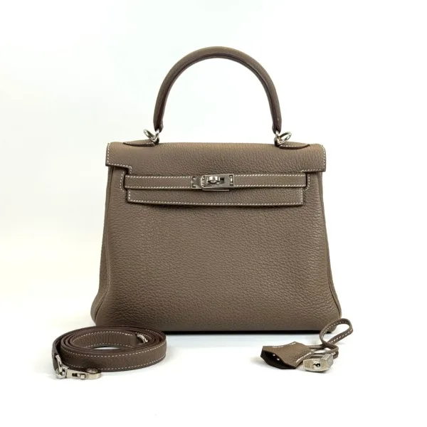 b2026061054-hermes-kelly-25-togo Pre-Owned/ Pre-Loved/ Second-Hand Hermes Kelly 25 Togo, Bag in Etoupe, Palladium Hardware Color, 25cm Size, Front View