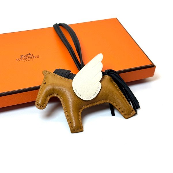b2026061057-hermes-pegasus-charm-1 Hermes | Pegasus Charm