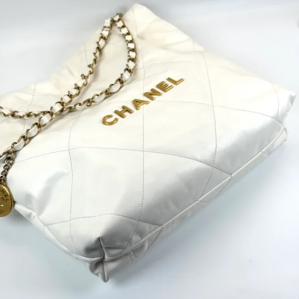 c2026011024-chanel-chanel-22-small-4 Chanel | Chanel 22 Small