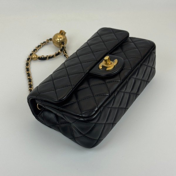 c2026011037-chanel-pearl-crush-mini-rectangle-4 Chanel | Pearl Crush Mini Rectangle