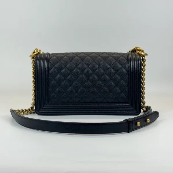 c2026011046-chanel-medium-boy-flap-caviar-1 Chanel | Medium Boy Flap Caviar