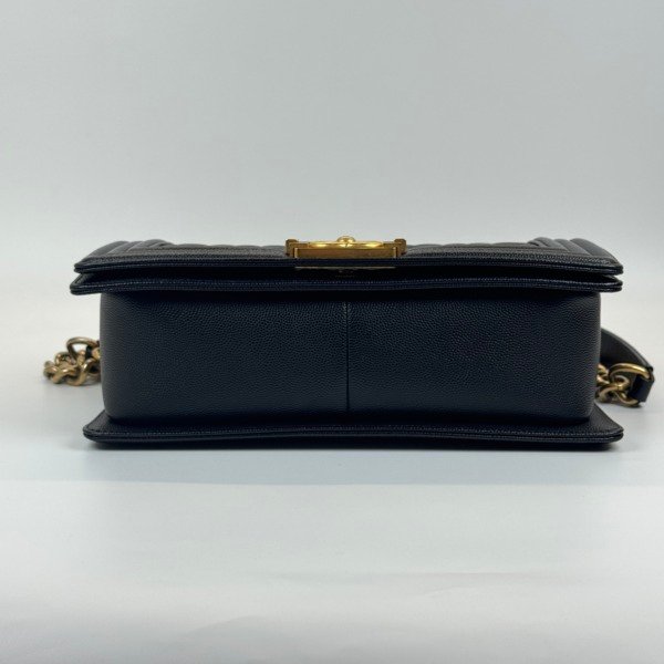 c2026011046-chanel-medium-boy-flap-caviar-4 Chanel | Medium Boy Flap Caviar