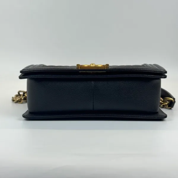 c2026011046-chanel-medium-boy-flap-caviar-4 Chanel | Medium Boy Flap Caviar