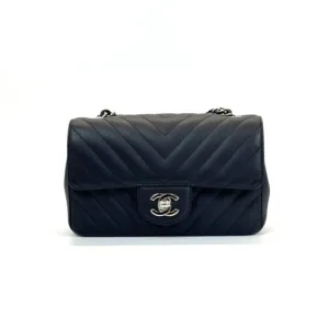 b202401032-chanel-caviar-chevron-mini-rectangle Pre-Owned/ Pre-Loved/ Second-Hand Chanel Caviar Chevron Mini Rectangle, Bag in Black Color, Mini Size, Front View