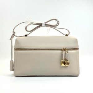 b202523475-loro-piana-l27-extra-pocket-shoulder-linen-calf-13 Pre-Owned/ Pre-Loved/ Second-Hand Loro Piana L27 Extra Pocket Shoulder (Linen Calf), Bag in Grey Color, 27 Size, Front View