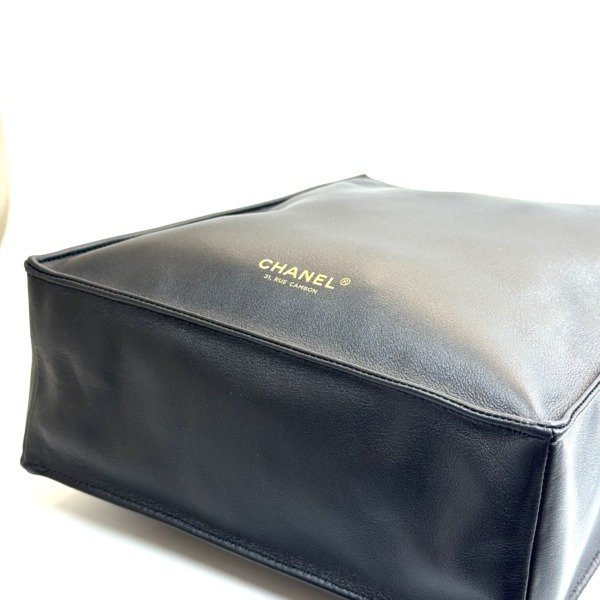 b2026011118-chanel-small-shopping-tote-calfskin-detachable-strap-7 Chanel | Small 26A Shopping Tote Calfskin Detachable Strap