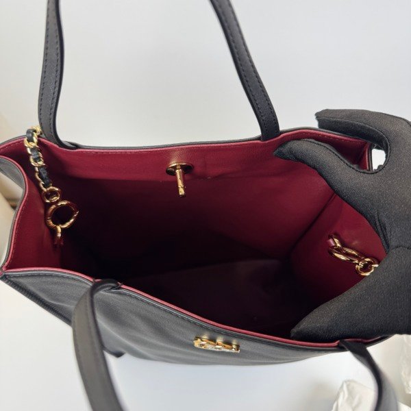 b2026011118-chanel-small-shopping-tote-calfskin-detachable-strap-8 Chanel | Small 26A Shopping Tote Calfskin Detachable Strap