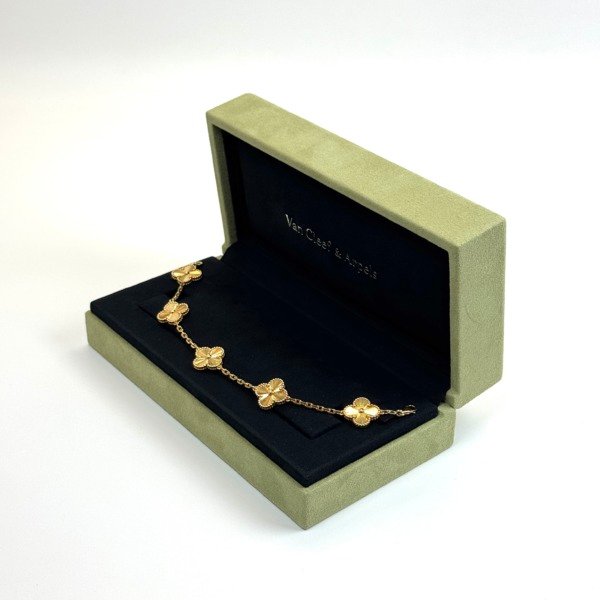 Van Cleef & Arpels (VCA) | Guilloche 5 Motif Alhambra Bracelet