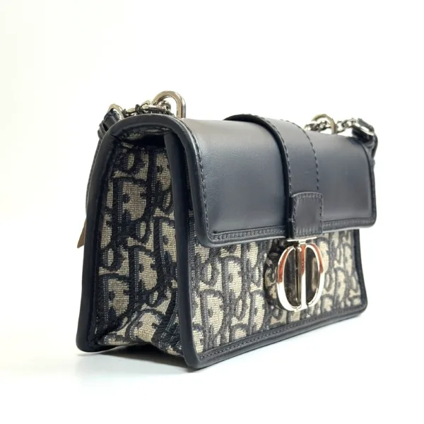 b2026131098-dior-30-montaigne-east-west-2 Dior | 30 Montaigne East West