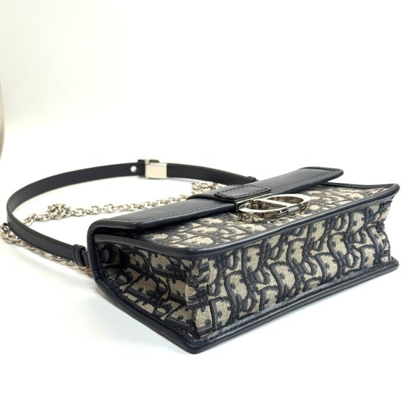 b2026131098-dior-30-montaigne-east-west-4 Dior | 30 Montaigne East West