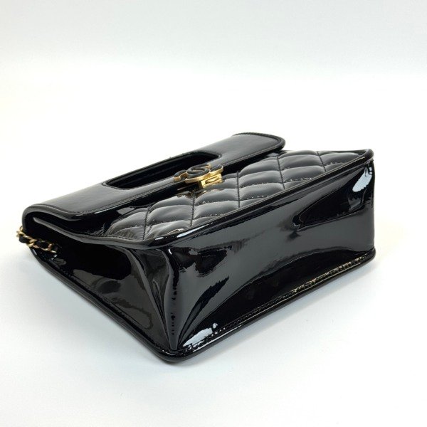 c2026011079-chanel-top-handle-cc-graphic-catch-patent-4 Chanel | Top Handle CC Graphic Catch Patent