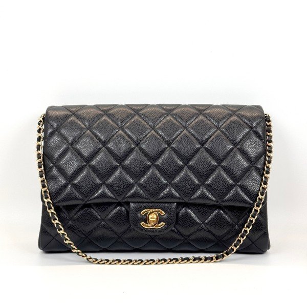 c2026011087-chanel-classic-clutch-on-chain-caviar Pre-Owned/ Pre-Loved/ Second-Hand Chanel Classic Clutch On Chain Caviar, Bag in Black, Gold Hardware Color, 27 x 18 x 5 cm Size, Front View