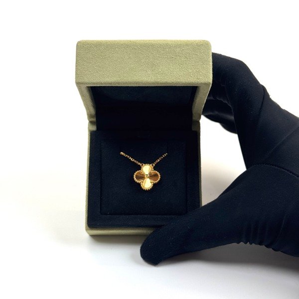 c2026021127-van-cleef-arpels-vca-guilloche-alhmabra-necklace-3 Van Cleef & Arpels (VCA) | Guilloche Alhmabra Necklace