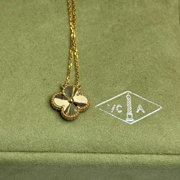 c2026021127-van-cleef-arpels-vca-guilloche-alhmabra-necklace-4 Van Cleef & Arpels (VCA) | Guilloche Alhmabra Necklace