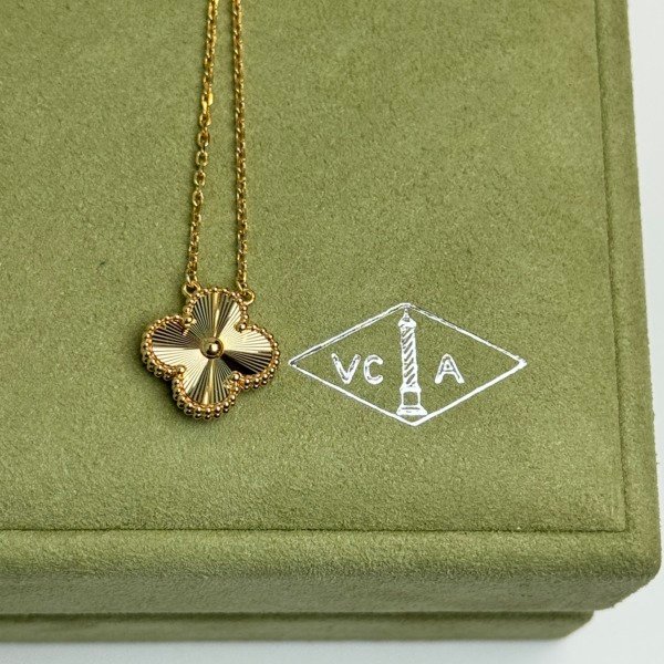 c2026021127-van-cleef-arpels-vca-guilloche-alhmabra-necklace-5 Van Cleef & Arpels (VCA) | Guilloche Alhmabra Necklace