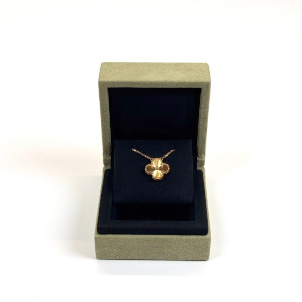 c2026021127-van-cleef-arpels-vca-guilloche-alhmabra-necklace Pre-Owned/ Pre-Loved/ Second-Hand Van Cleef & Arpels (VCA) Guilloche Alhmabra Necklace, Necklace in Yellow Gold Color, Size, Front View