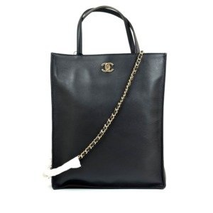 b2026011118-chanel-small-26a-shopping-tote-calfskin-detachable-strap Pre-Owned/ Pre-Loved/ Second-Hand Chanel Small 26A Shopping Tote Calfskin Detachable Strap, Bag in Black, Burgurndy Interior, Gold Hardware Color, 28.5 x 23.5 x 9.5cm Size, Front View