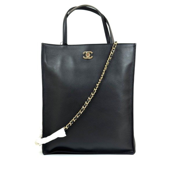 b2026011118-chanel-small-26a-shopping-tote-calfskin-detachable-strap Pre-Owned/ Pre-Loved/ Second-Hand Chanel Small 26A Shopping Tote Calfskin Detachable Strap, Bag in Black, Burgurndy Interior, Gold Hardware Color, 28.5 x 23.5 x 9.5cm Size, Front View