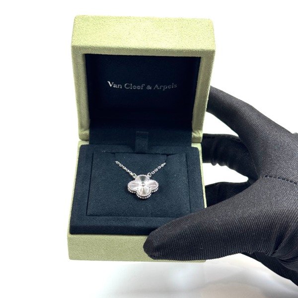 b2026021148-van-cleef-arpels-vca-white-gold-guilloche-necklace-5 Van Cleef & Arpels (VCA) | White Gold Guilloche Necklace