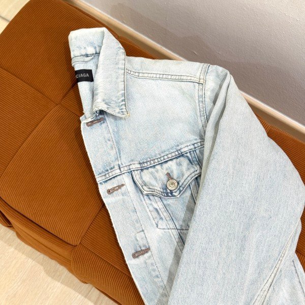 b2026121101-balenciaga-denim-jacket Pre-Owned/ Pre-Loved/ Second-Hand Balenciaga Denim Jacket, Others in Blue Denim, Crystal Logo Color, 34 Size, Front View