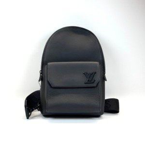 c202505658-louis-vuitton-lv-pilot-sling-8 Pre-Owned/ Pre-Loved/ Second-Hand Louis Vuitton (LV) Pilot Sling, Bag in Black Color, 19 x 28 x 5 cm Size, Front View