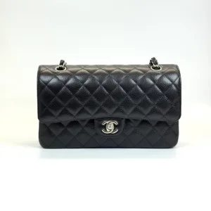 c2026011152-chanel-medium-classic-flap-caviar-1 Pre-Owned/ Pre-Loved/ Second-Hand Chanel Medium Classic Flap Caviar, Bag in Black, Silver Hardware Color, Medium Size, Front View