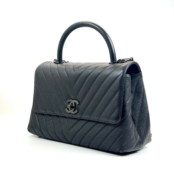 c2026011155-chanel-all-black-medium-coco-handle-chevron-3 Chanel | All Black Medium Coco Handle Chevron
