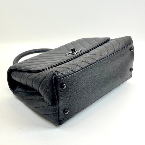 c2026011155-chanel-all-black-medium-coco-handle-chevron-5 Chanel | All Black Medium Coco Handle Chevron
