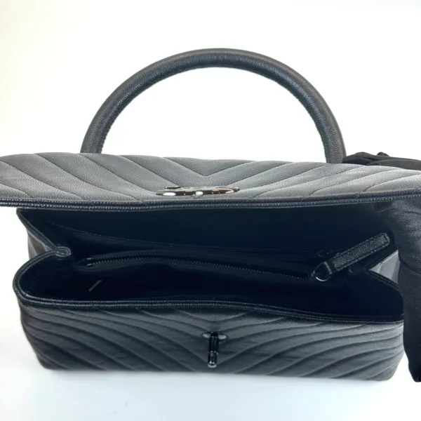 c2026011155-chanel-all-black-medium-coco-handle-chevron-7 Chanel | All Black Medium Coco Handle Chevron