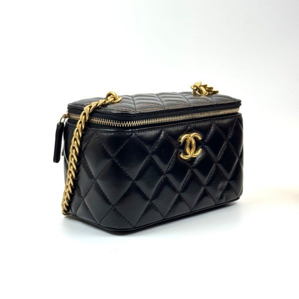 c2026011170-chanel-adjustable-chain-vanity-2 Chanel | Adjustable Chain Vanity