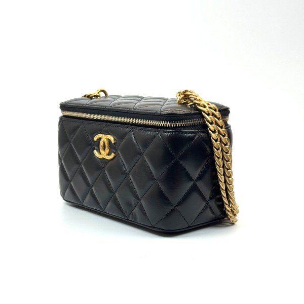 c2026011170-chanel-adjustable-chain-vanity-3 Chanel | Adjustable Chain Vanity