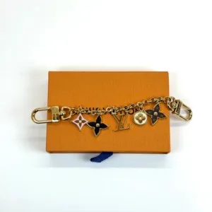 c2026051146-louis-vuitton-lv-spring-street-chain-bag-charm Pre-Owned/ Pre-Loved/ Second-Hand Louis Vuitton (LV) Spring Street Chain Bag Charm, Bracelet in Gold Color, Size, Front View