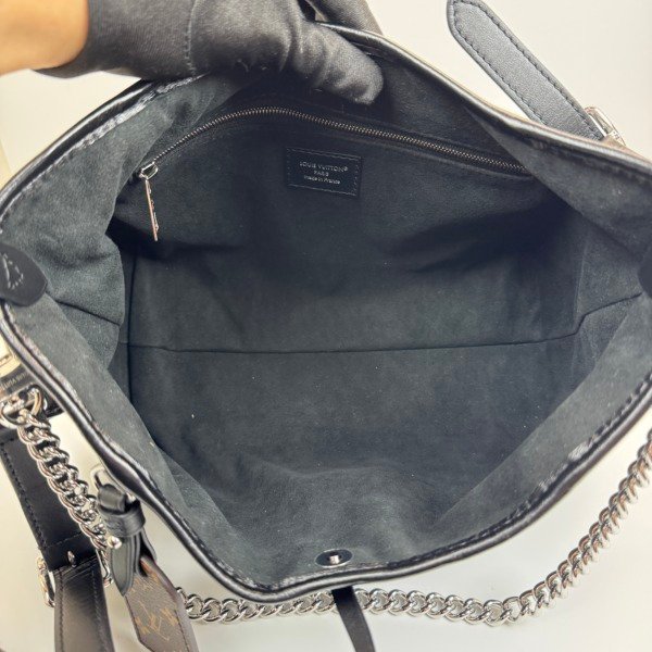 Louis Vuitton (LV) | Carryall Cargo Vibe