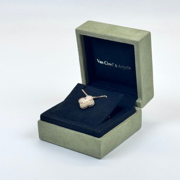b2026021186-van-cleef-arpels-vca-grey-mother-of-pearl-necklace-4 Van Cleef & Arpels (VCA) | Grey Mother of Pearl Necklace