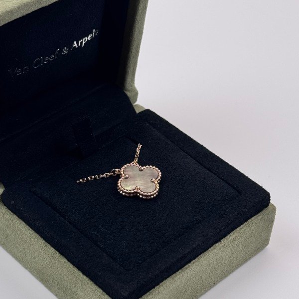 b2026021186-van-cleef-arpels-vca-grey-mother-of-pearl-necklace-9 Van Cleef & Arpels (VCA) | Grey Mother of Pearl Necklace