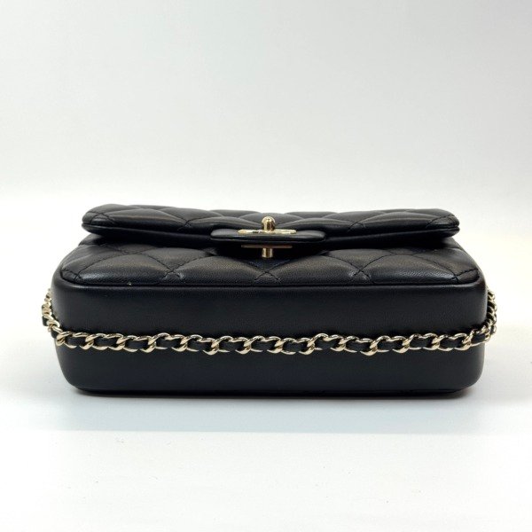 c2026011180-chanel-pearl-strap-mini-4 Chanel | Pearl Strap Mini