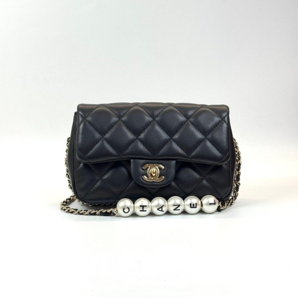 c2026011180-chanel-pearl-strap-mini Pre-Owned/ Pre-Loved/ Second-Hand Chanel Pearl Strap Mini, Bag in Black, Light Gold Hardware Color, 18 x 11 x 5 cm Size, Front View