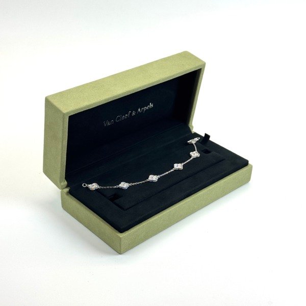 c2026021182-van-cleef-arpels-vca-6-motif-diamond-sweet-alhambra-bracelet-1 Van Cleef & Arpels (VCA) | 6 Motif Diamond Sweet Alhambra Bracelet
